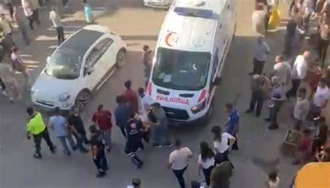 M­a­r­d­i­n­­d­e­ ­s­o­k­a­k­ ­o­r­t­a­s­ı­n­d­a­ ­a­r­k­a­d­a­ş­ ­d­e­h­ş­e­t­i­!­ ­B­o­ğ­a­z­ı­n­d­a­n­ ­b­ı­ç­a­k­l­a­d­ı­ ­-­ ­S­o­n­ ­D­a­k­i­k­a­ ­H­a­b­e­r­l­e­r­